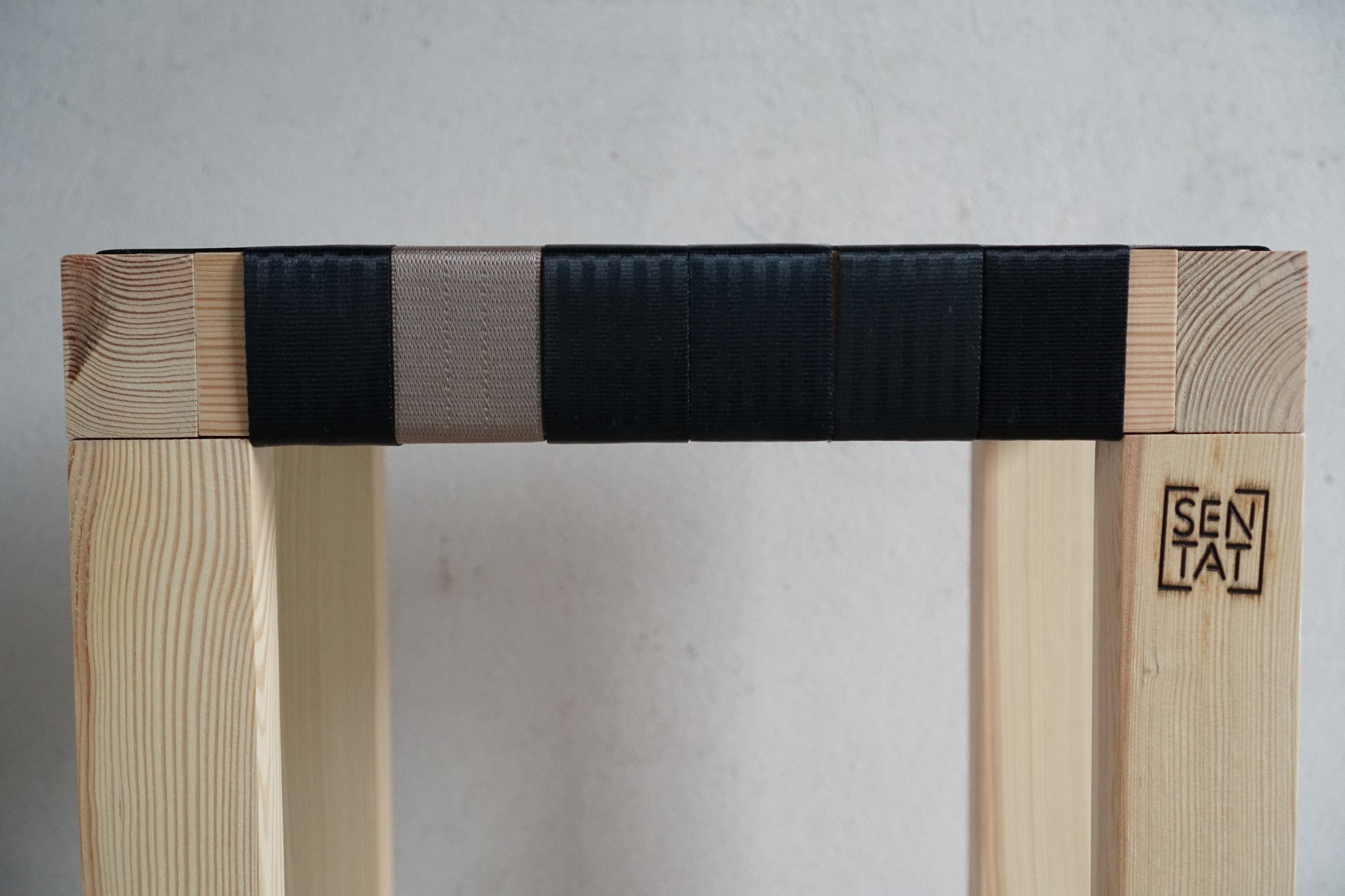 Sgabello Alto In Legno Sentat