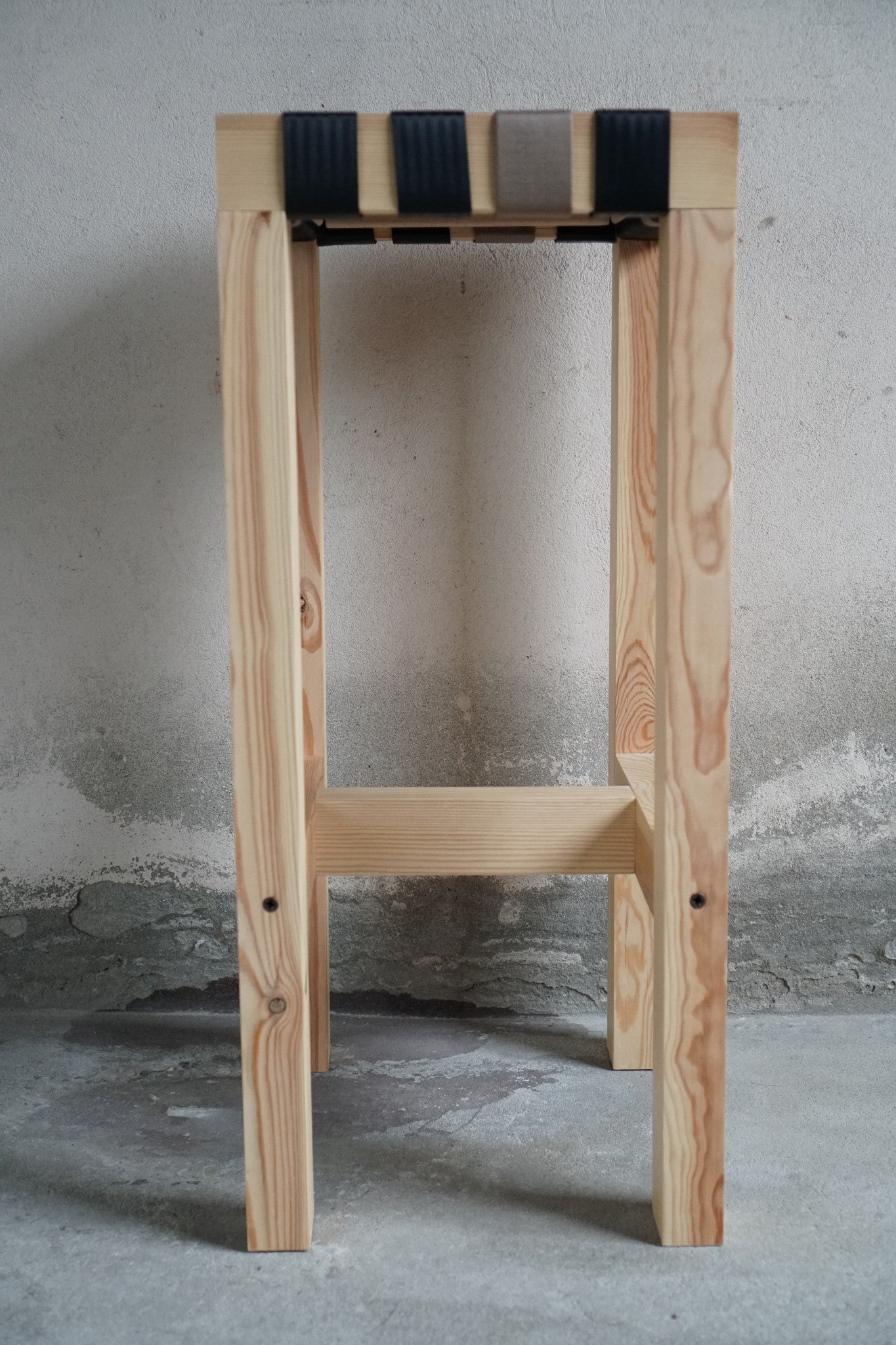 Sgabello Alto In Legno Sentat